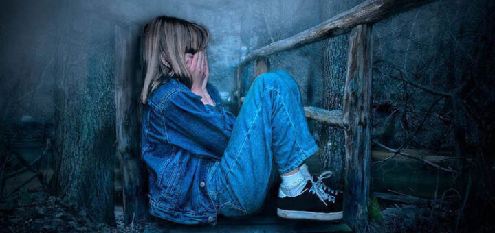 Злякана дівчинка - самотня