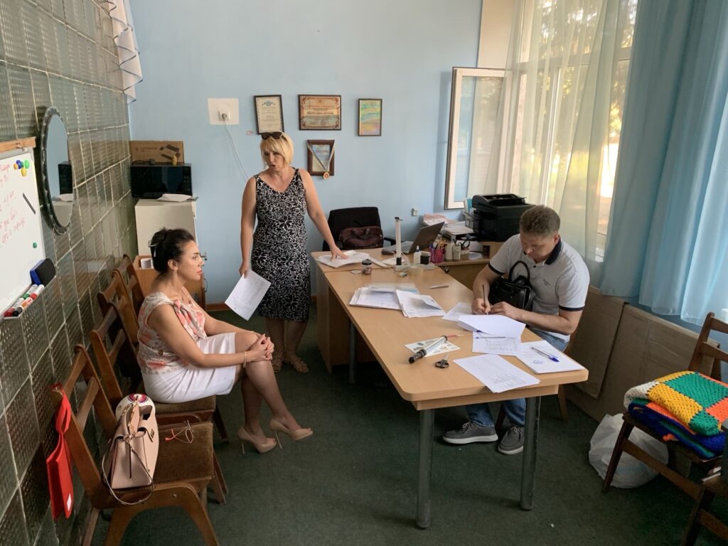 Комісія з обстеження готовності закладів освіти до нового навчального року готує документи після перевірки стану освітніх закладів в Білозерській територіальній громаді