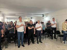 Гості та мешканці Чорнобаївської громади співають Гімн України