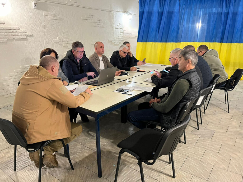 У бомбосховищі відбувається засідання робочої групи "Прозорість та підзвітність"