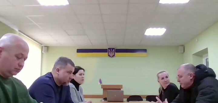 Члени комісії на засіданні з приводу відбору фахівців із супроводу ветеранів та демобілізованих осіб