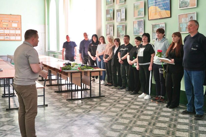 Восьма група фахівців, які працюють на Херсонщині, завершила курс з основ базової військової підготовки