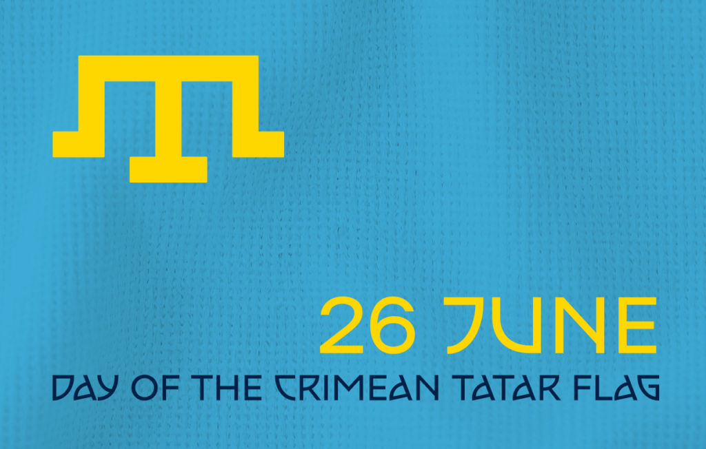 Прапор кримськотатарський народи, внизу - напис англійською мовою "26 червня – День кримськотатарського прапора"
