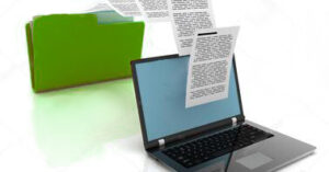 На зображенні — ноутбук, на екрані якого відкритий документ. Позаду — зелена папка, з якої, здається, переноситься файл на ноутбук. Текст у документі нерозбірливий.