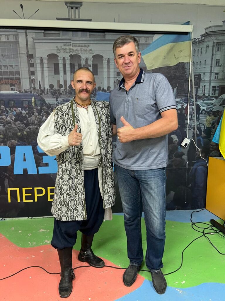 Етноспівак «Козак Сіромаха та Михайло Линецький на концерті в Музиківці