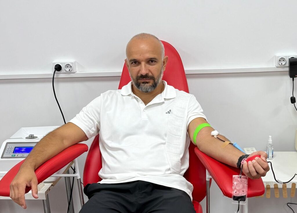 Юліан Вікторович Лучко здає кров