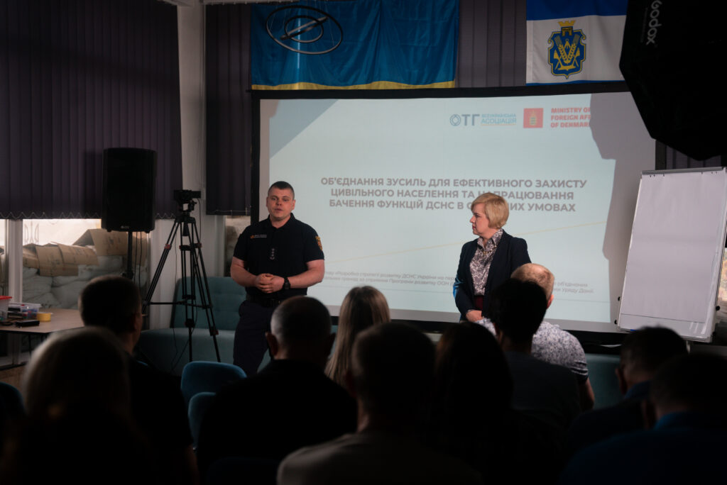 Роман Харченко та Тетяна Нехайчук на засіданні