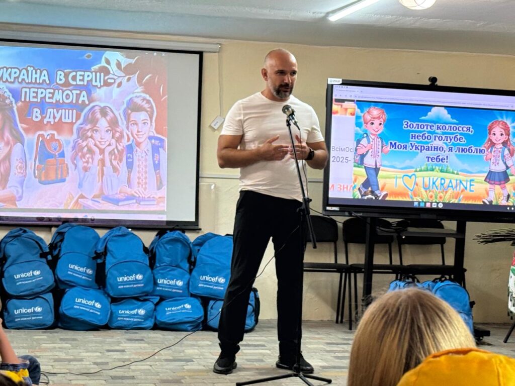 Юліан Лучко вітає дітей зі святом першого дзвоника