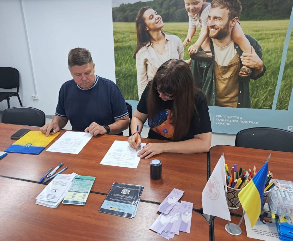 Ігор Острівний та Світлана Лінник підписують Меморандум