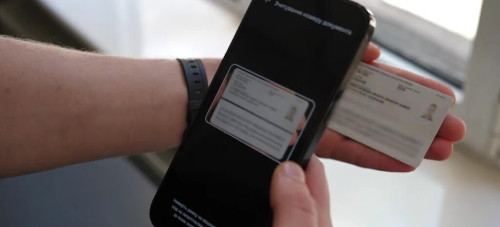 Як увійти в Дію за допомогою ID-картки чи біометричного закордонного паспорта