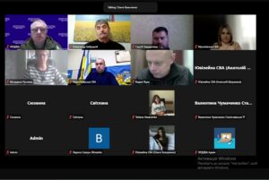 Скріншот Zoom-зустрічі з численними учасниками. Видно імена: Олександр Бабушкій, Сергій Задуренець, Музиківська СВА, Чорнобаївська СВА, Ювілейна СВА, Валентина Чумаченко (Станіславська ТГ), Лариса Скакун (Білозерка). 
