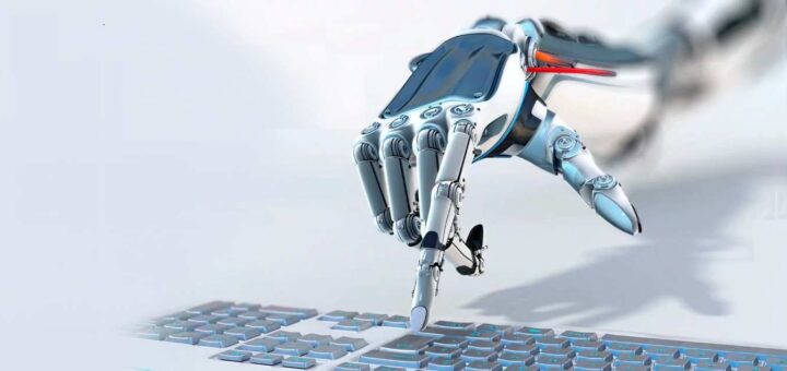 Роботизована рука натискає клавішу на підсвіченій клавіатурі