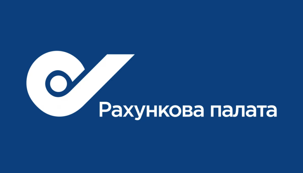Логотип “Рахункова палата” на синьому фоні; білий стилізований знак поруч із написом українською мовою