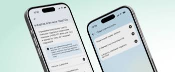 Два смартфони поруч на світло‑блакитному фоні; на екранах інтерфейс мобільного застосунку з кириличним текстом — повідомлення та список варіантів відповідей