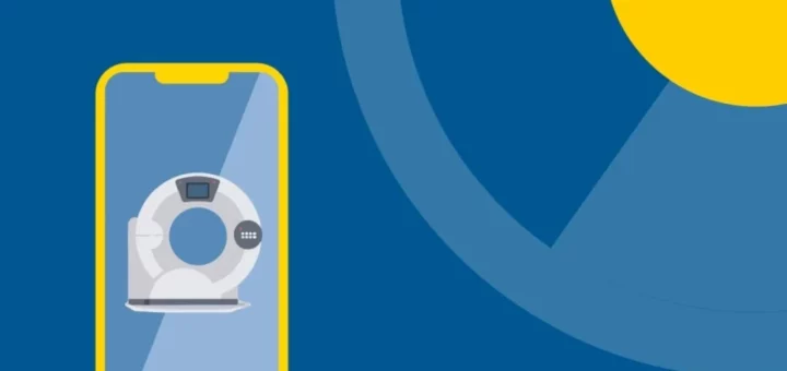 Інформаційний постер Національної служби здоров’я України у синьо-жовтій гамі. Ліворуч — ілюстрація смартфона з жовтим контуром, на екрані — зображення КТ‑апарата. Угорі текст: «E‑направлення на КТ: нагадуємо правила виписування». Праворуч — жовте коло як елемент дизайну.